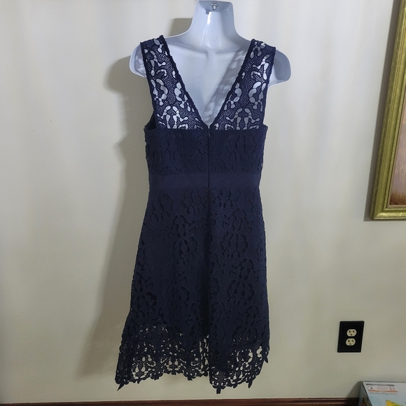 Banana Republic Navy Lace Dress Size 6 - Picture 4 of 5